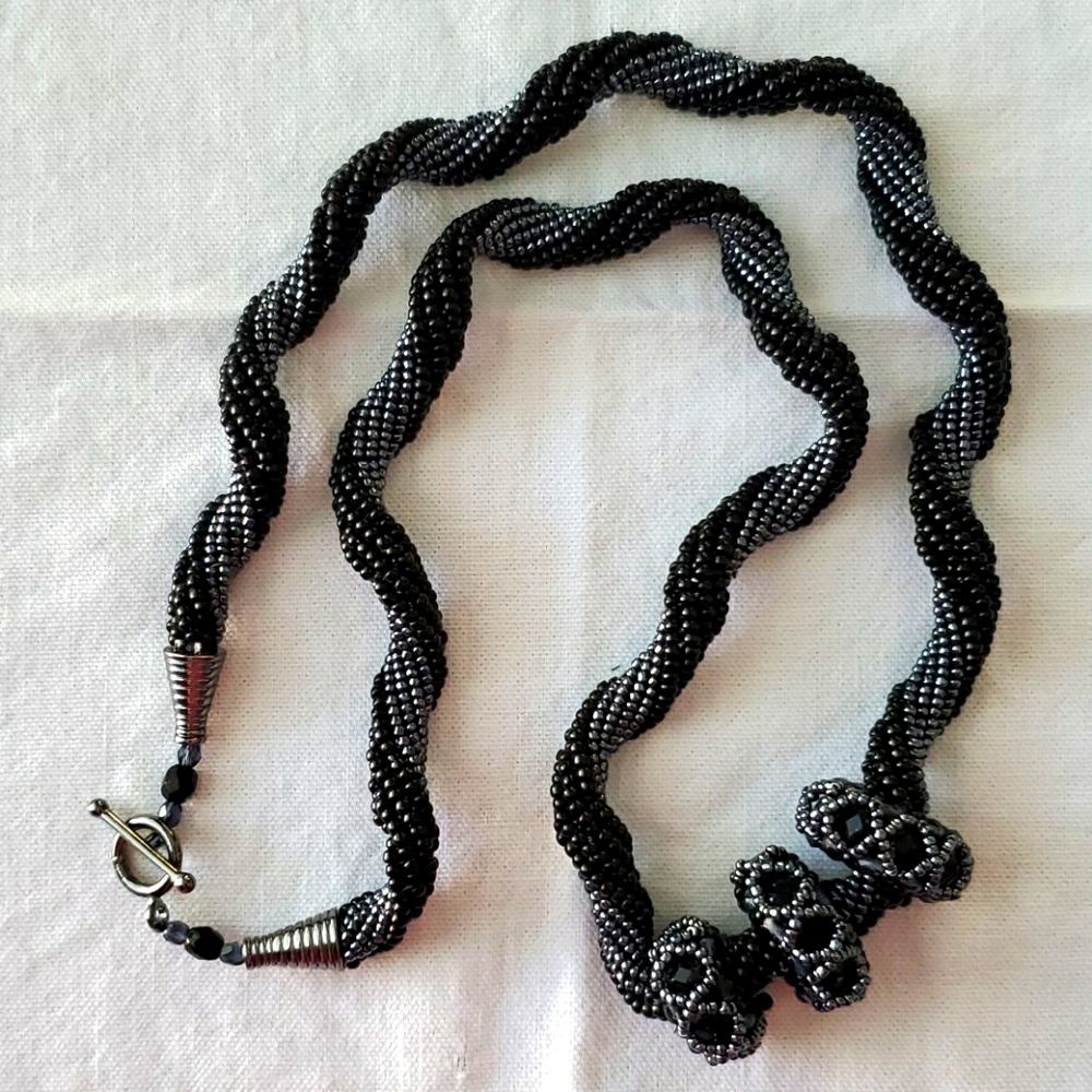 Black Seeds Necklaces with Three Rings